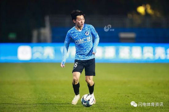 解开老师的裙子猛烈进入图片